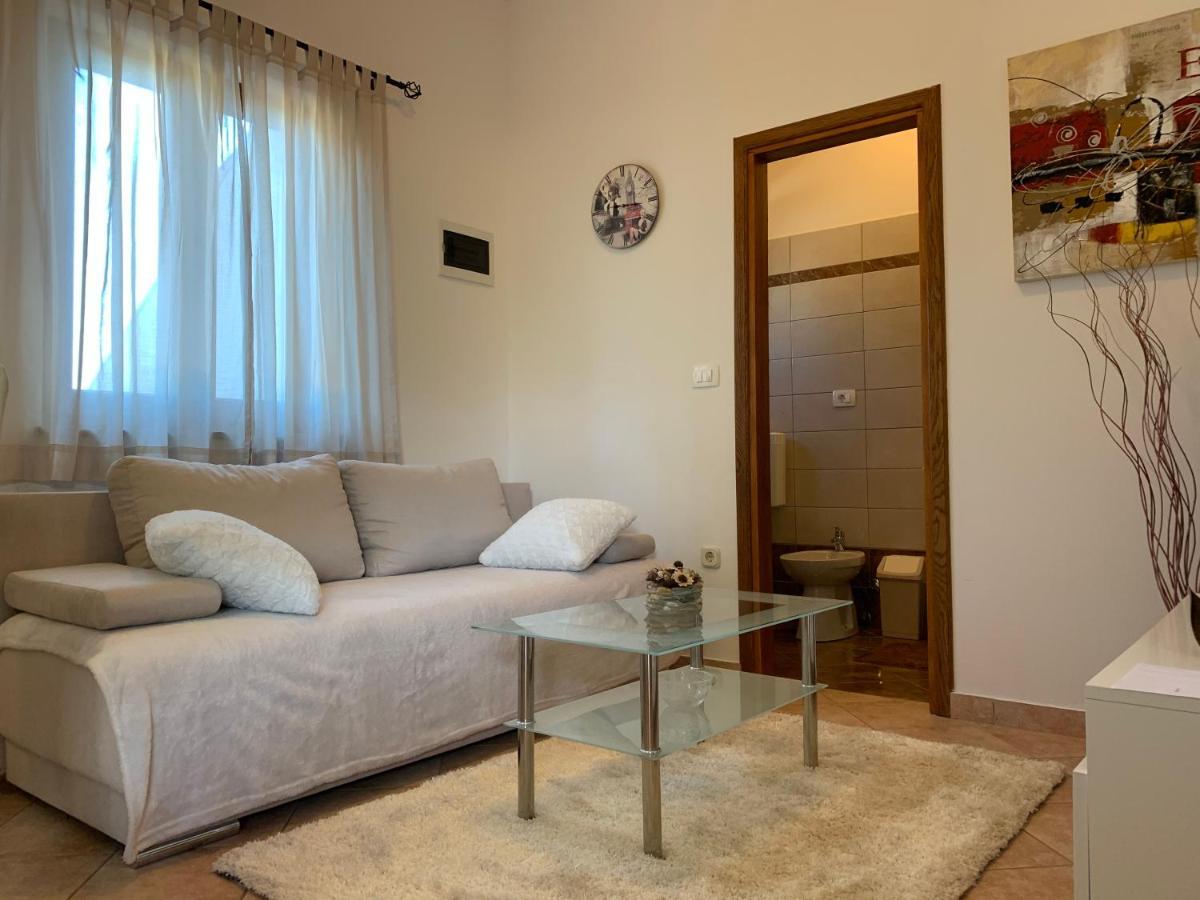 Apartments & Room Piutti Бале Экстерьер фото